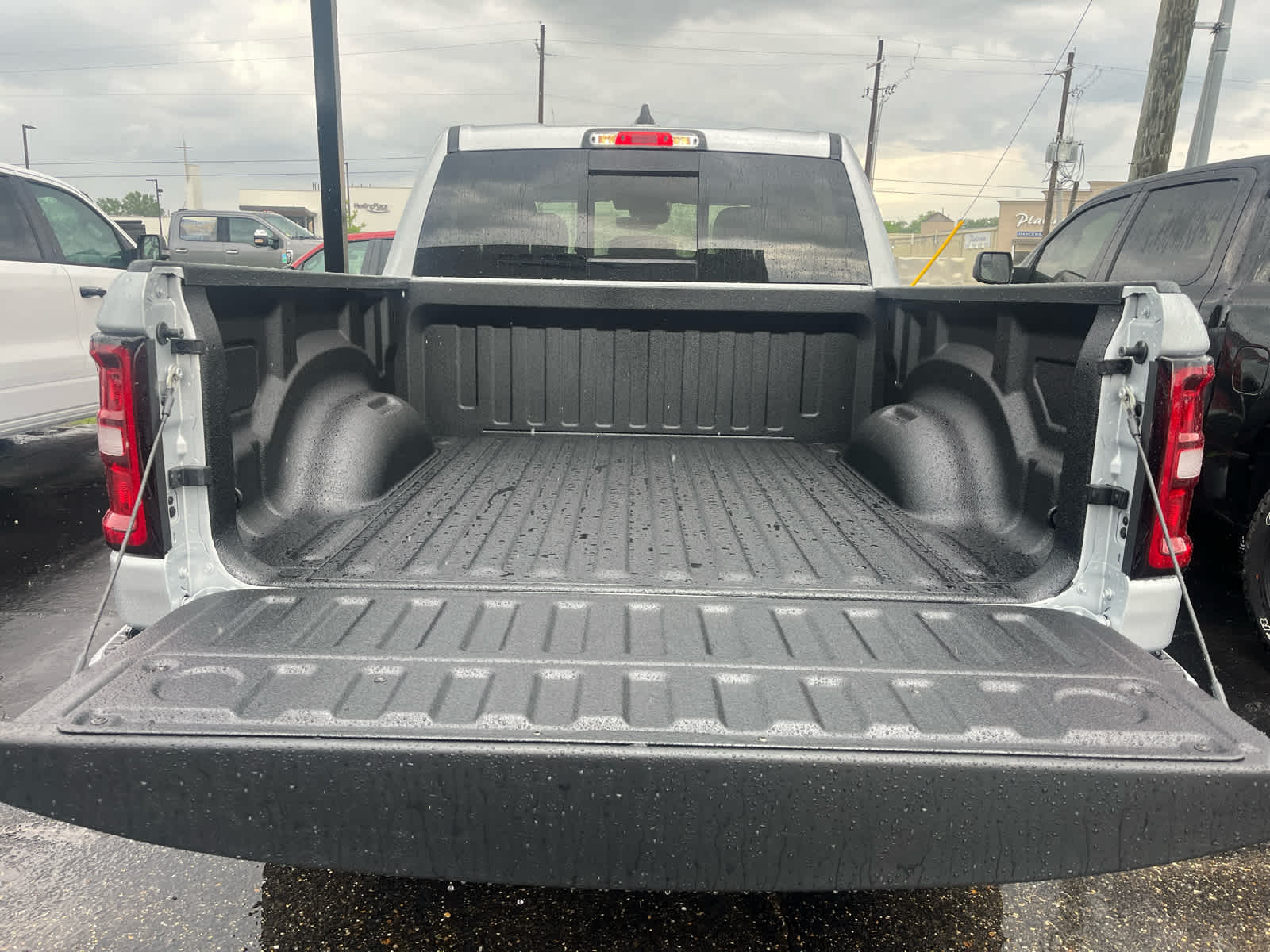 View vehicle photo 7