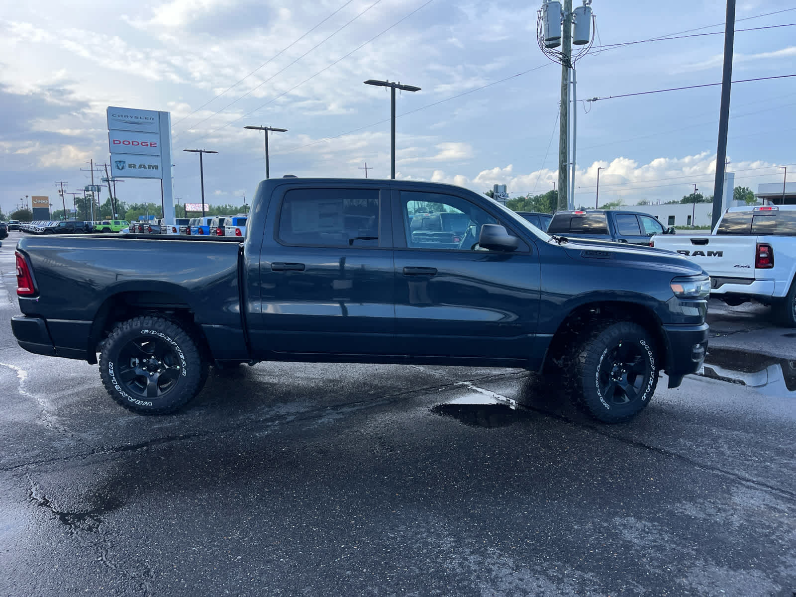 View vehicle photo 4