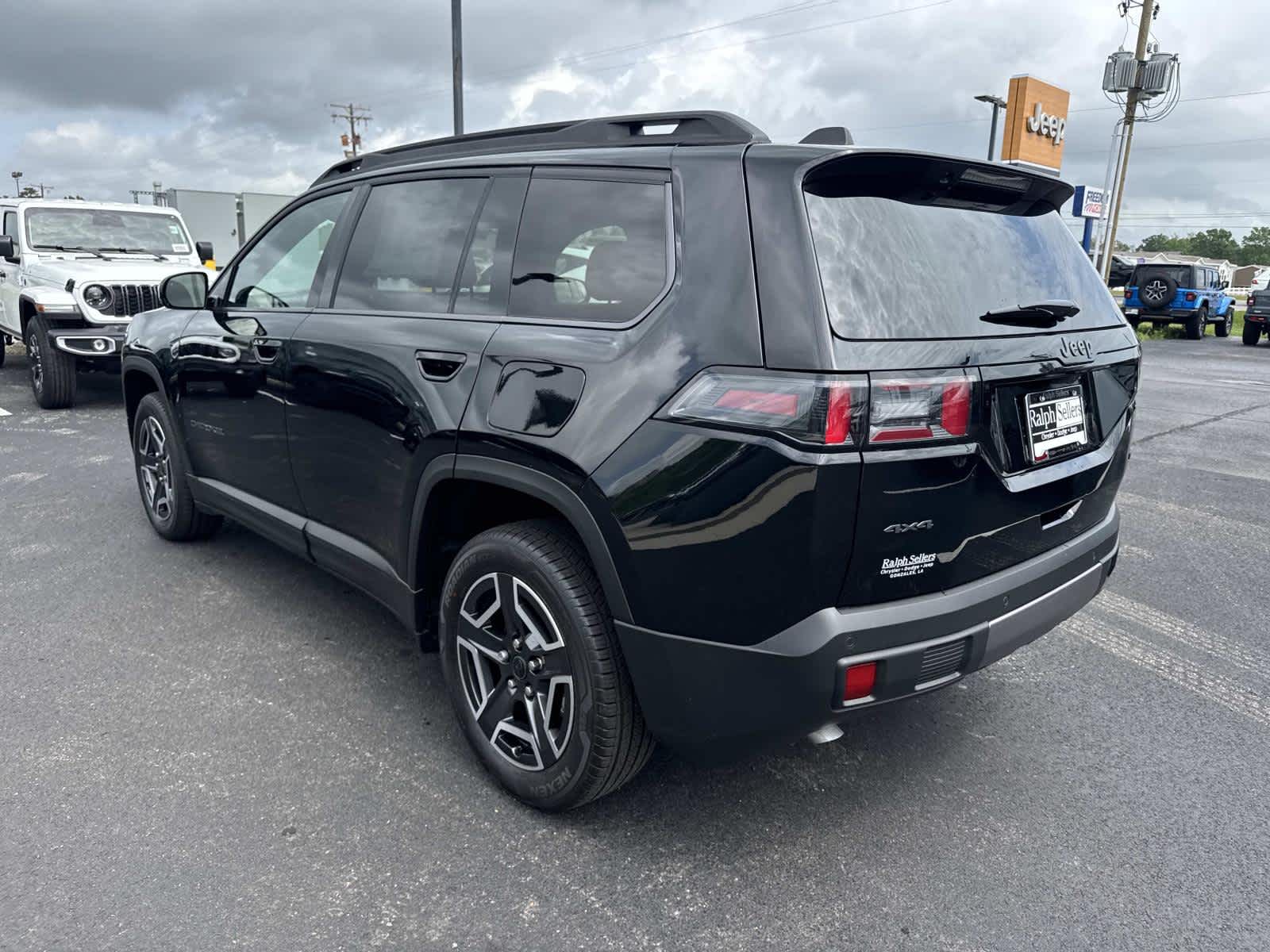 View vehicle photo 4