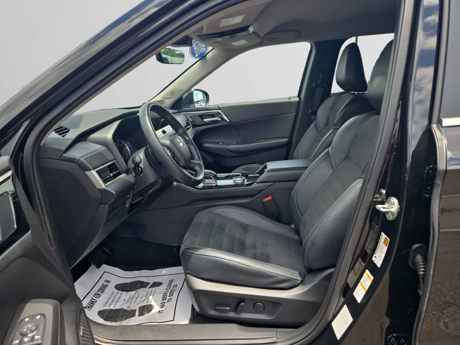 2025 Mitsubishi Outlander #9