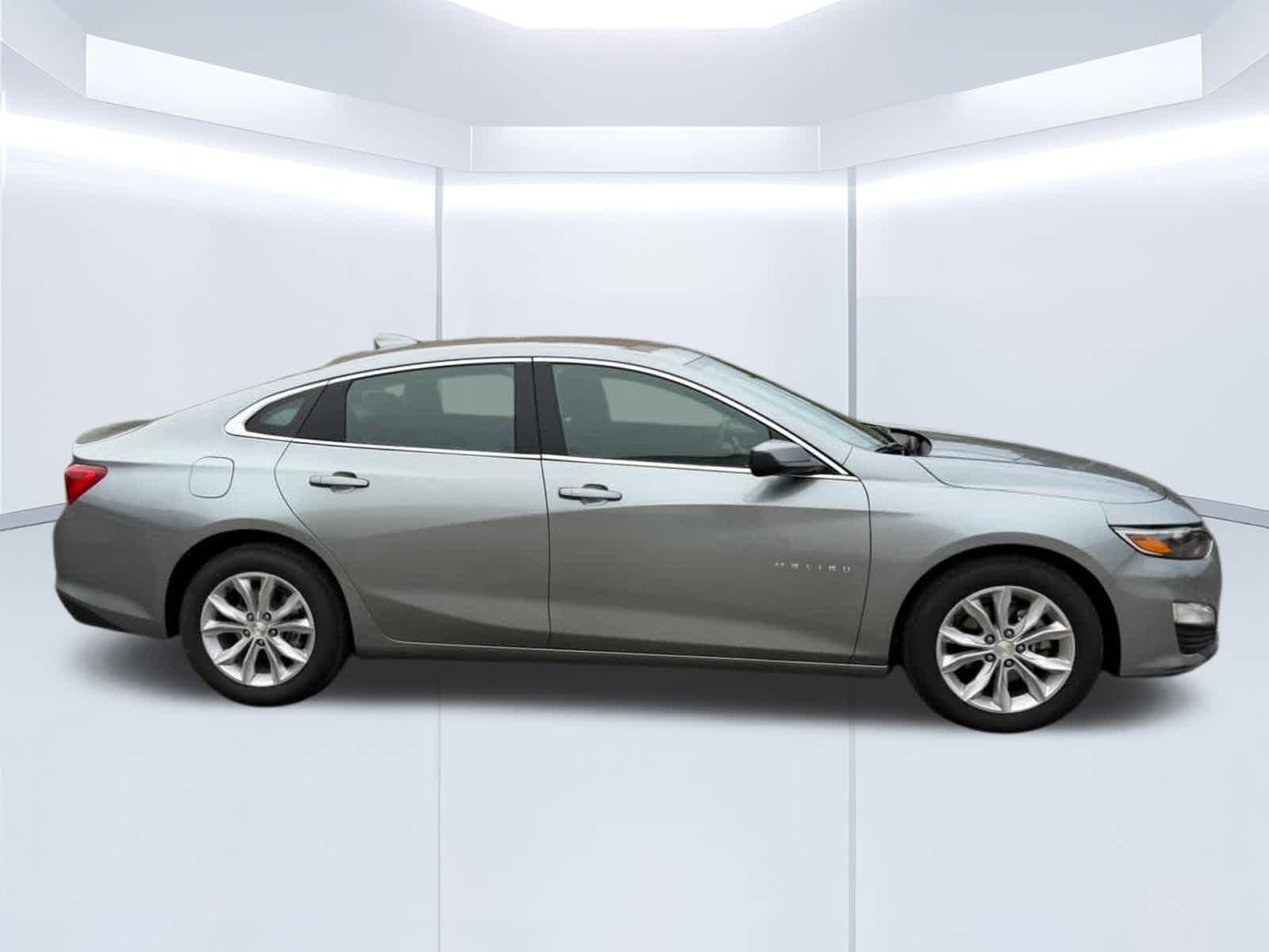 2024 Chevrolet Malibu photo 9 of 16