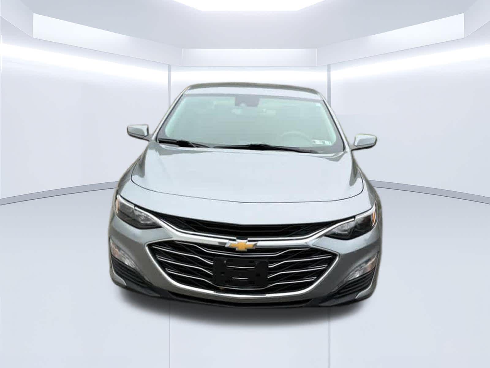 2024 Chevrolet Malibu photo 2 of 16