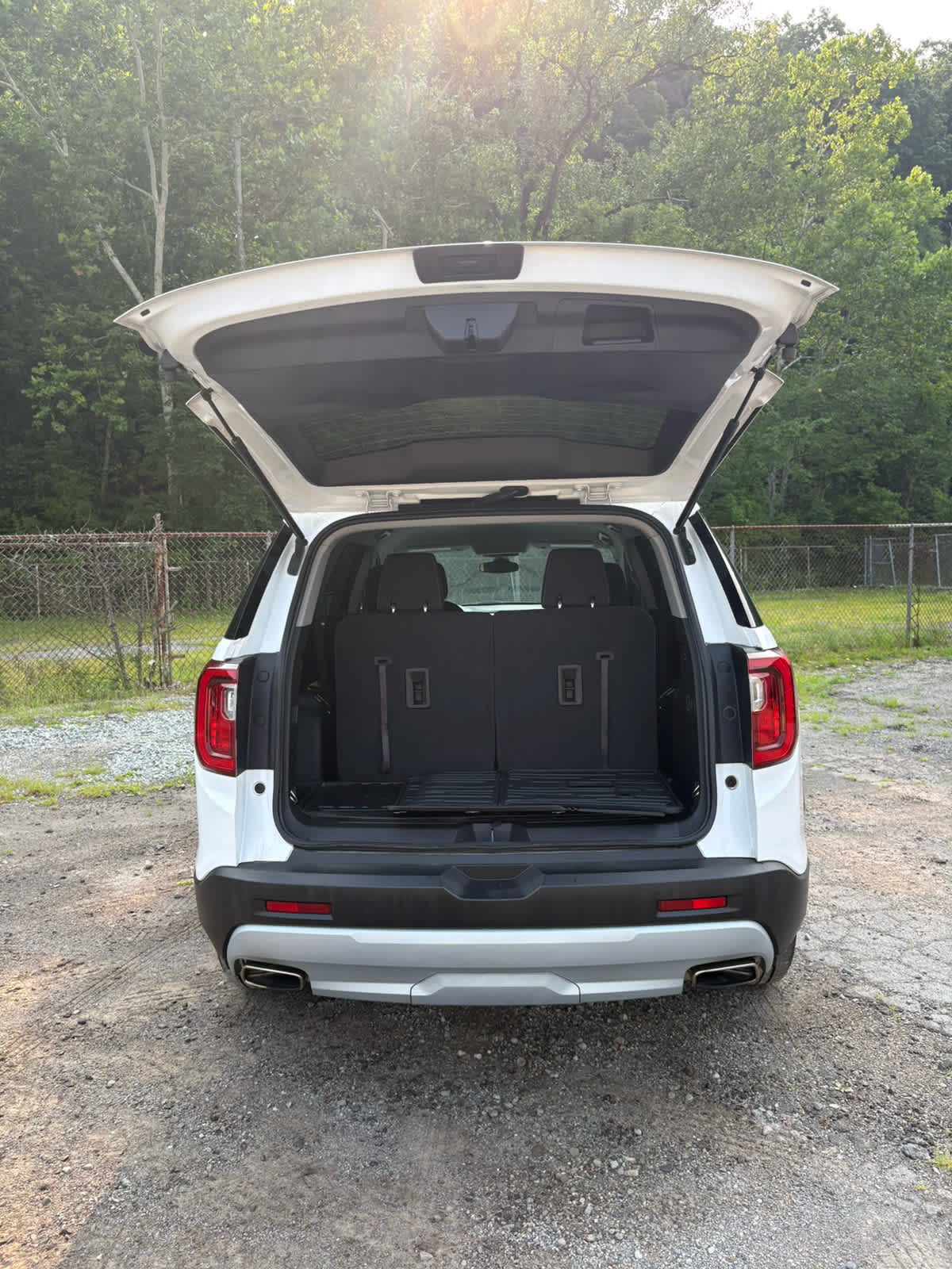 2023 GMC Acadia SLE Summit White at Bud's Auto Sales