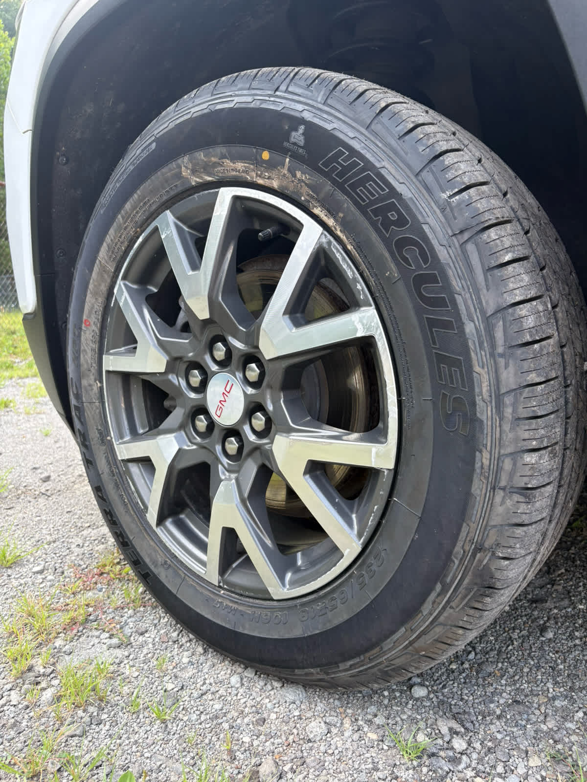 2023 GMC Acadia SLE Summit White at Bud's Auto Sales