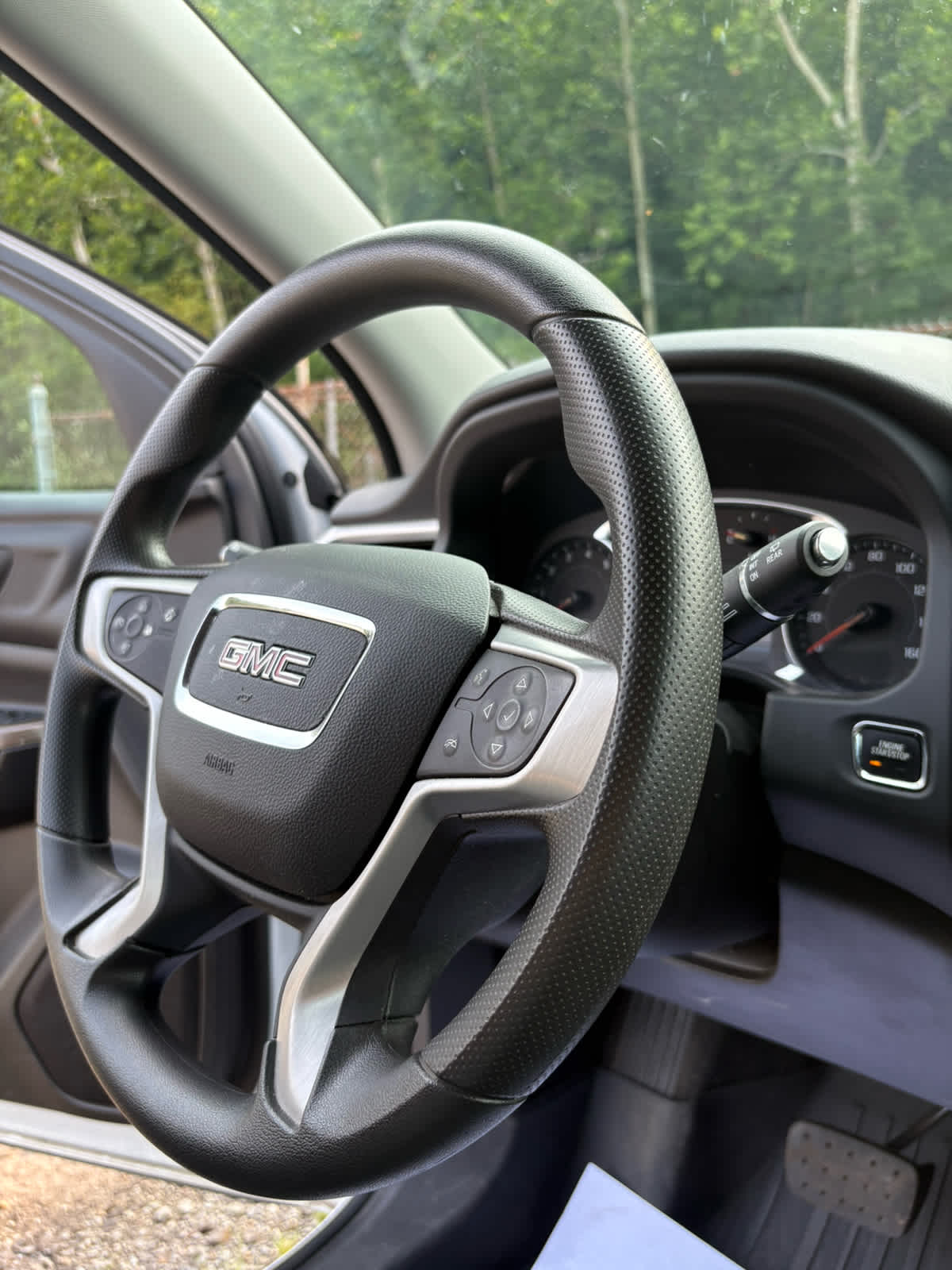 2023 GMC Acadia SLE Summit White at Bud's Auto Sales