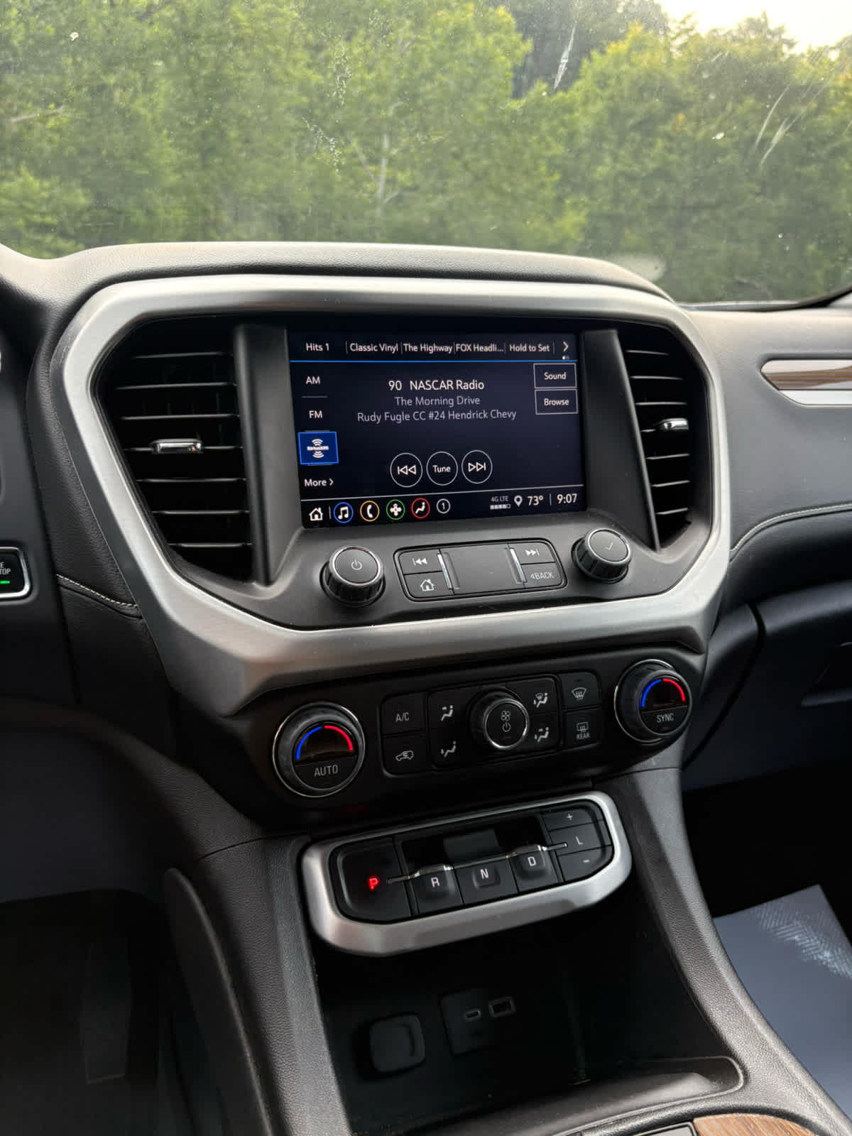 2023 GMC Acadia SLE Summit White at Bud's Auto Sales