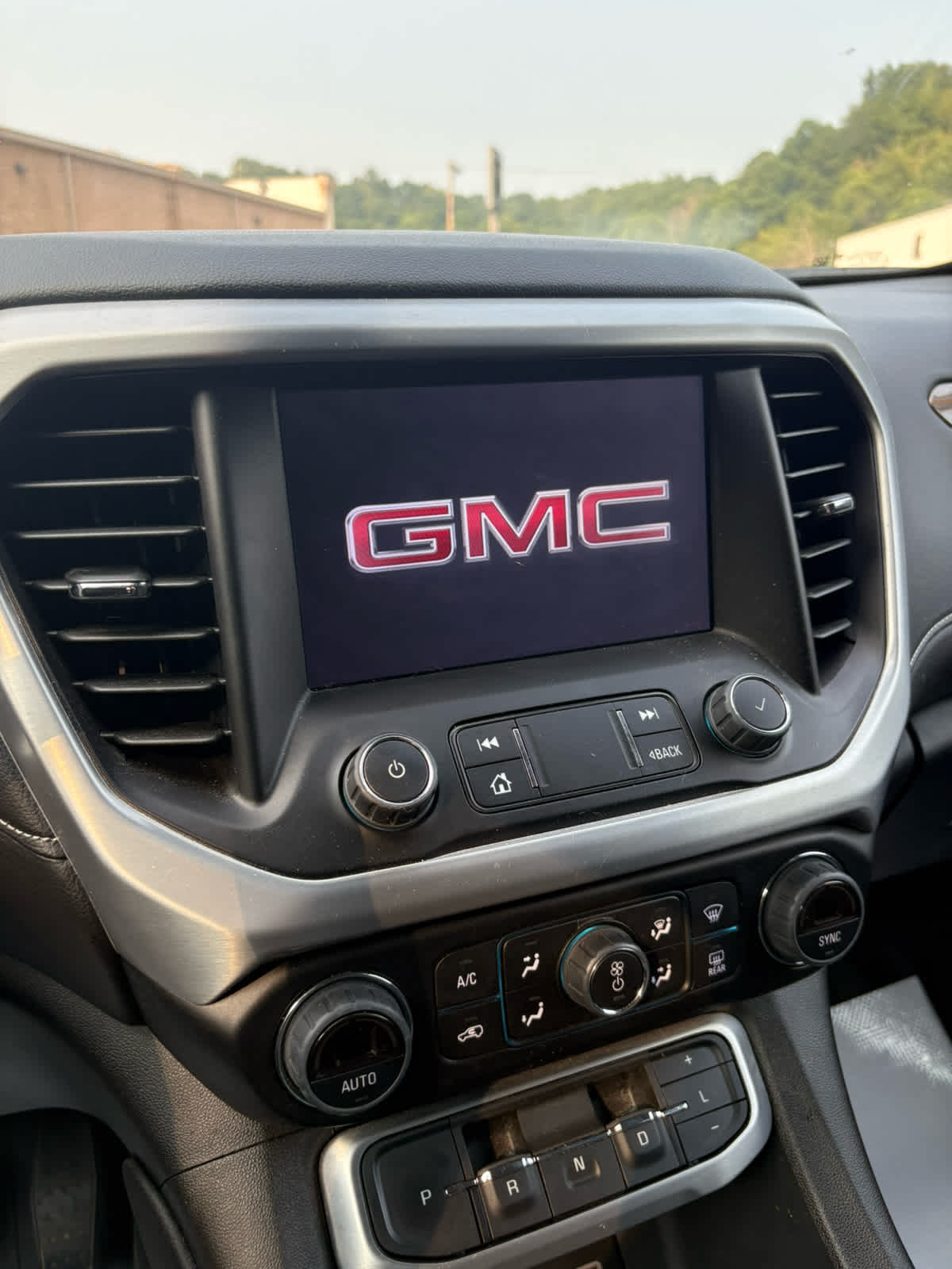 2023 GMC Acadia SLE Summit White at Bud's Auto Sales