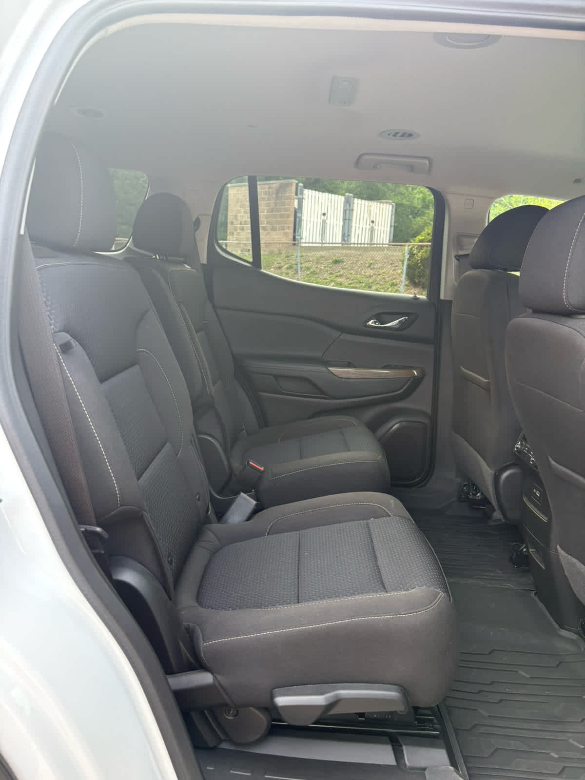 2023 GMC Acadia SLE Summit White at Bud's Auto Sales