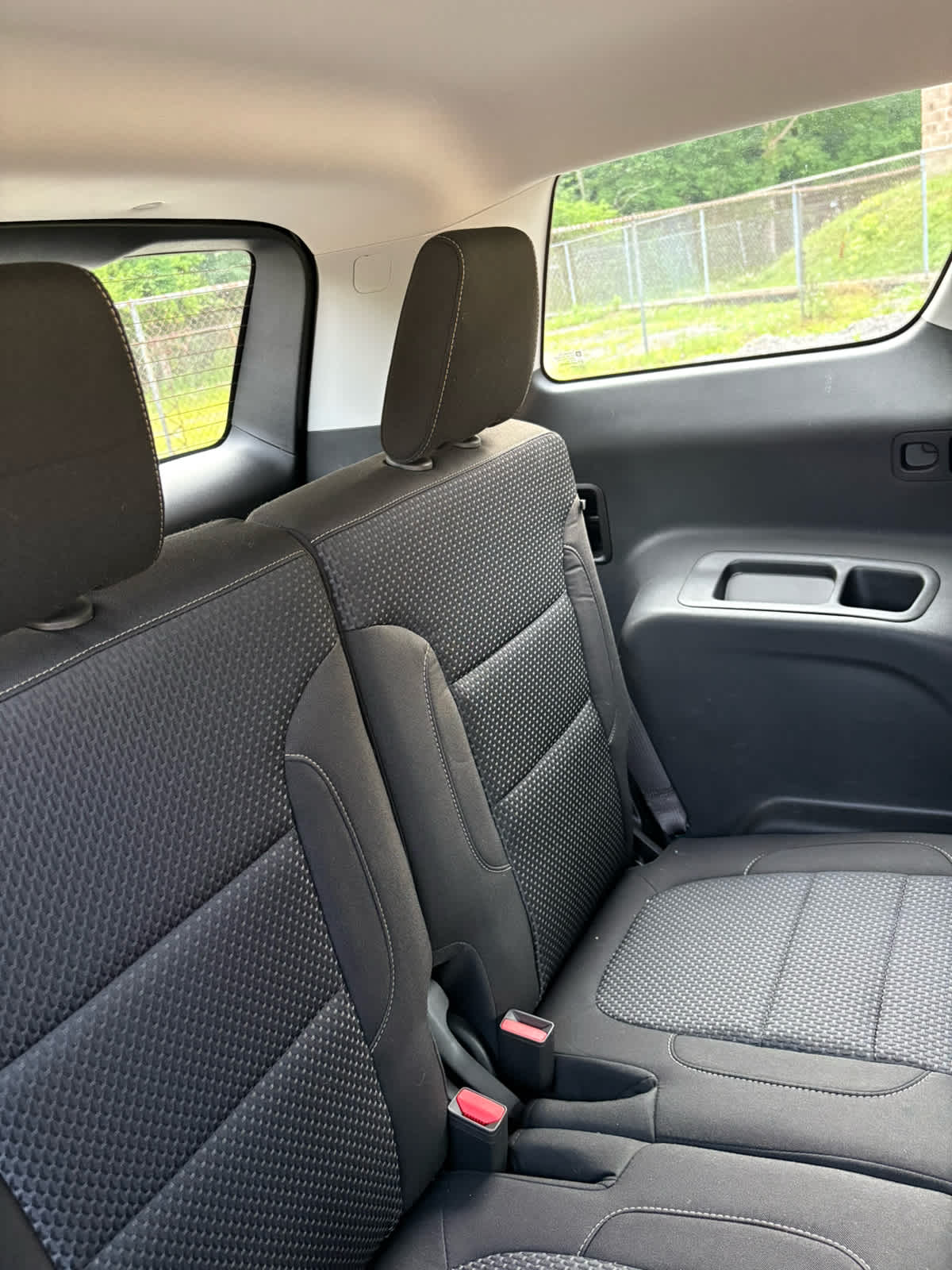 2023 GMC Acadia SLE Summit White at Bud's Auto Sales