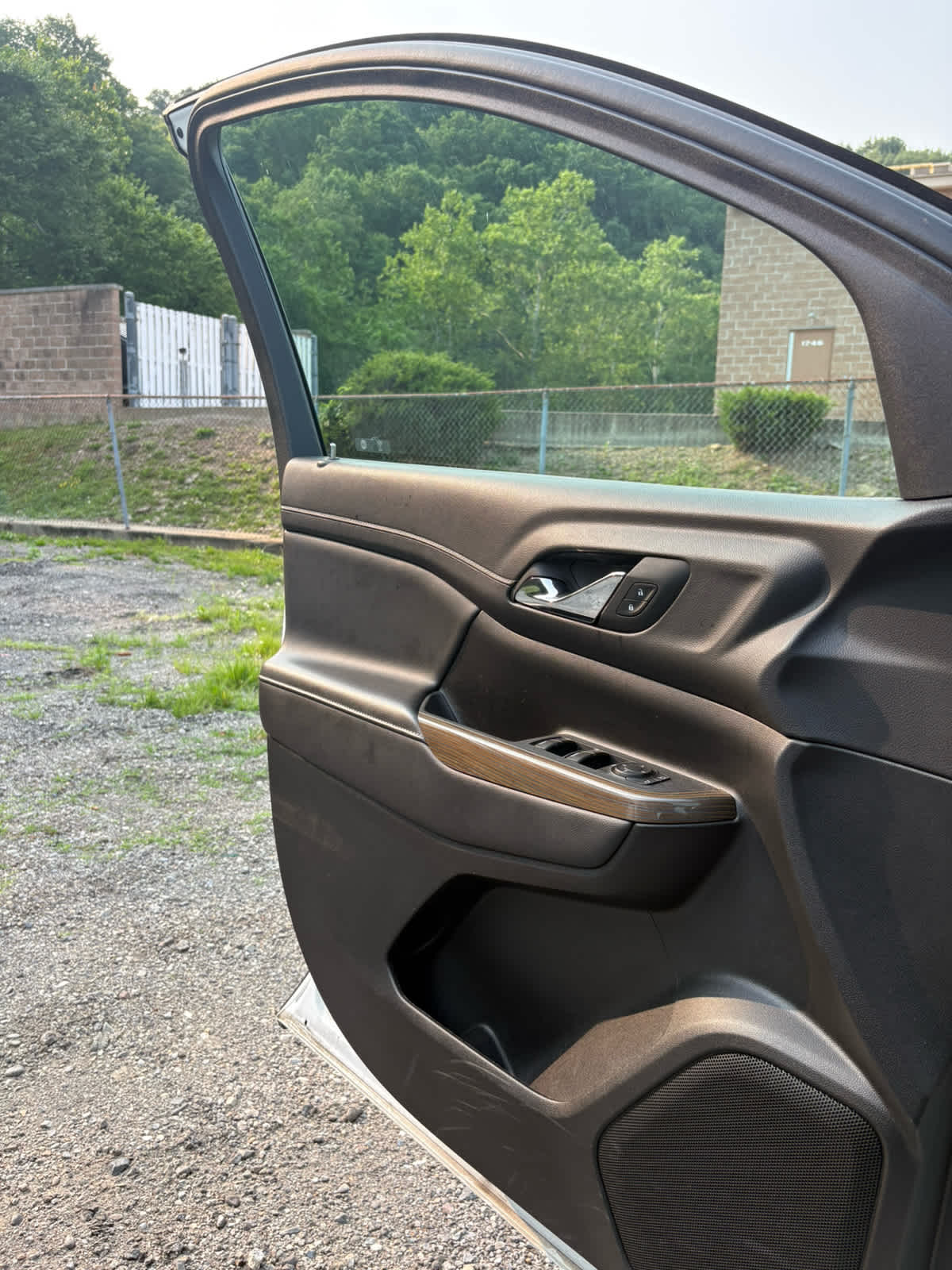 2023 GMC Acadia SLE Summit White at Bud's Auto Sales