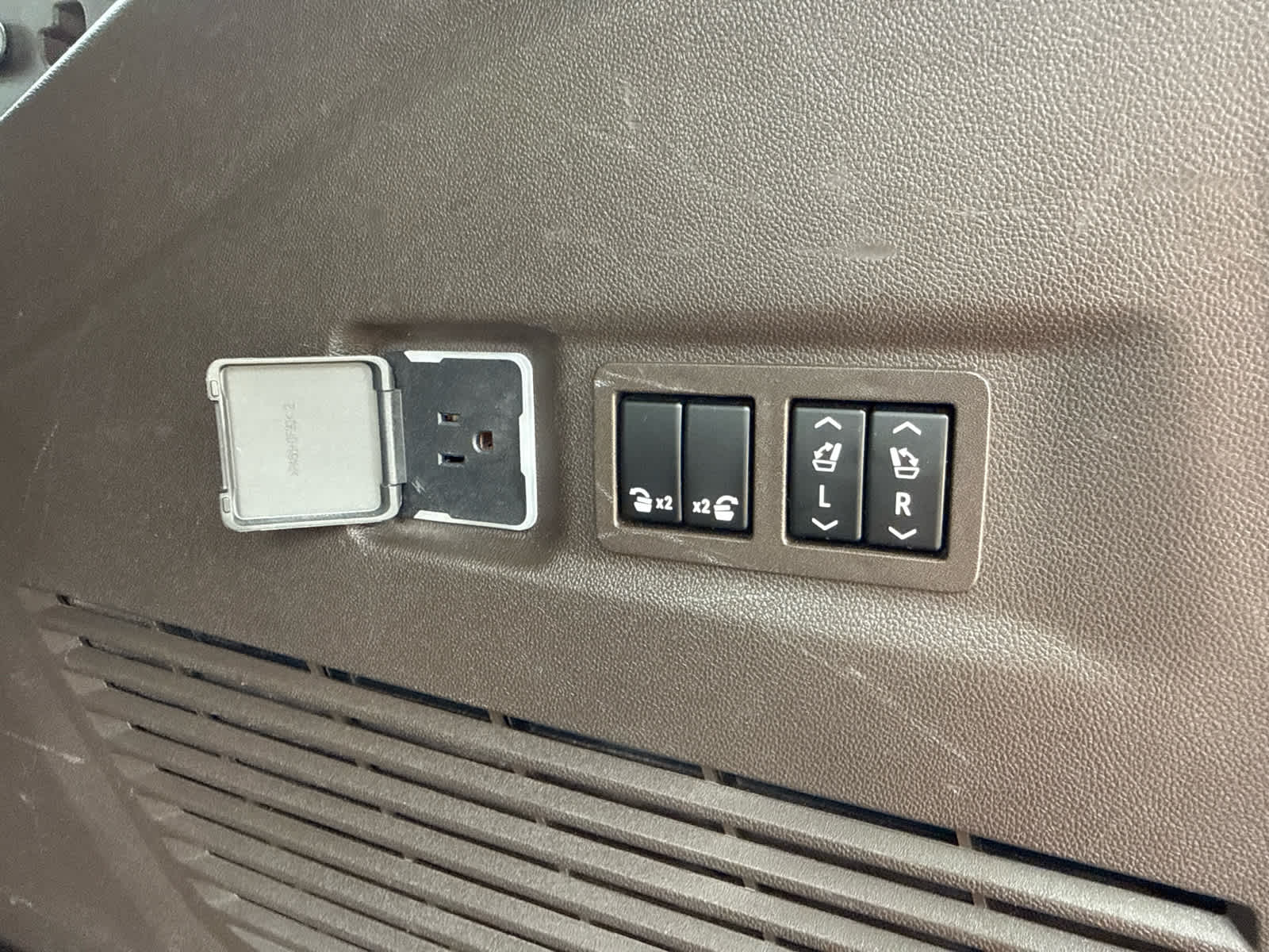 2021 GMC Yukon Denali Denali Midnight Blue Metallic at Joe Ball GMC