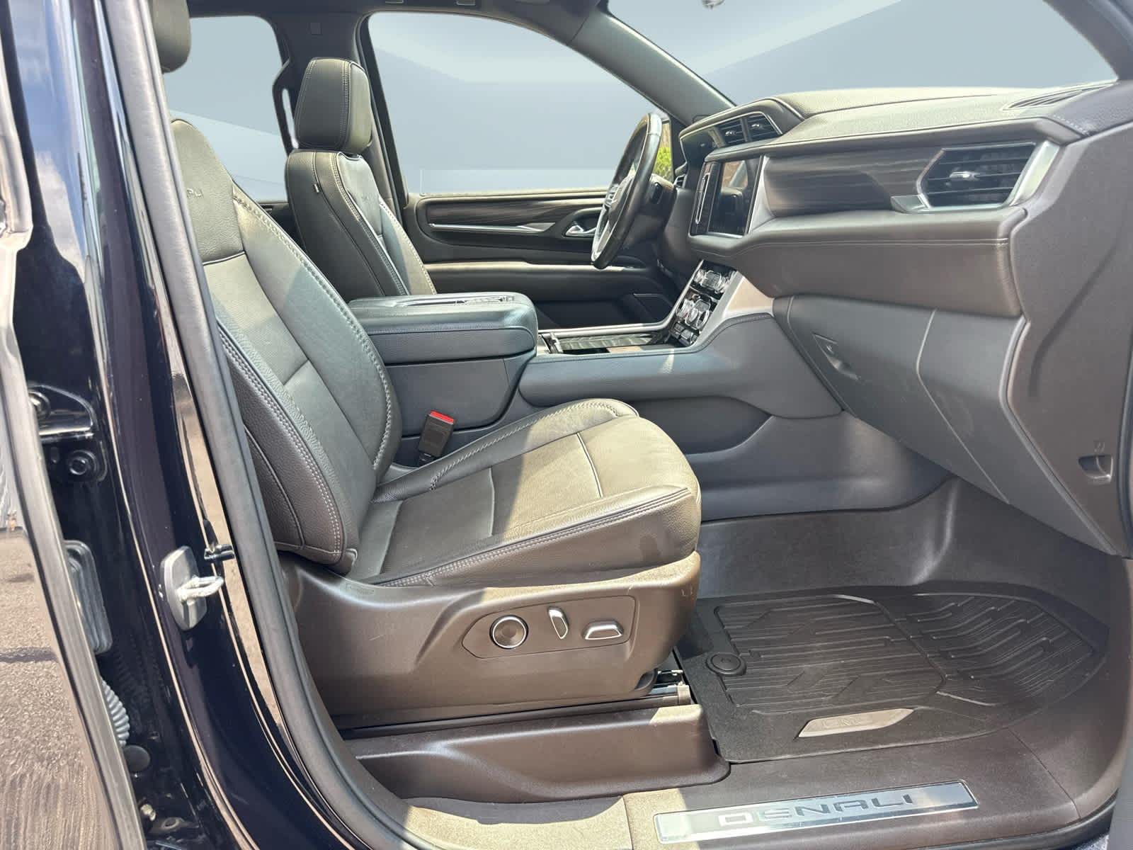 2021 GMC Yukon Denali Denali Midnight Blue Metallic at Joe Ball GMC