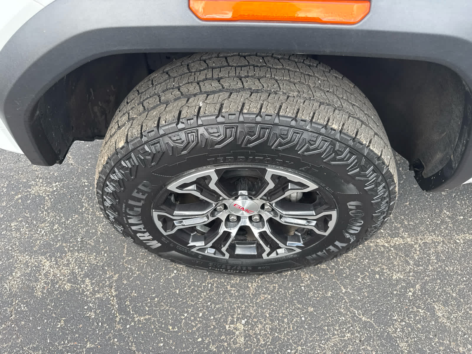 2024 GMC Canyon 4WD AT4 - 1