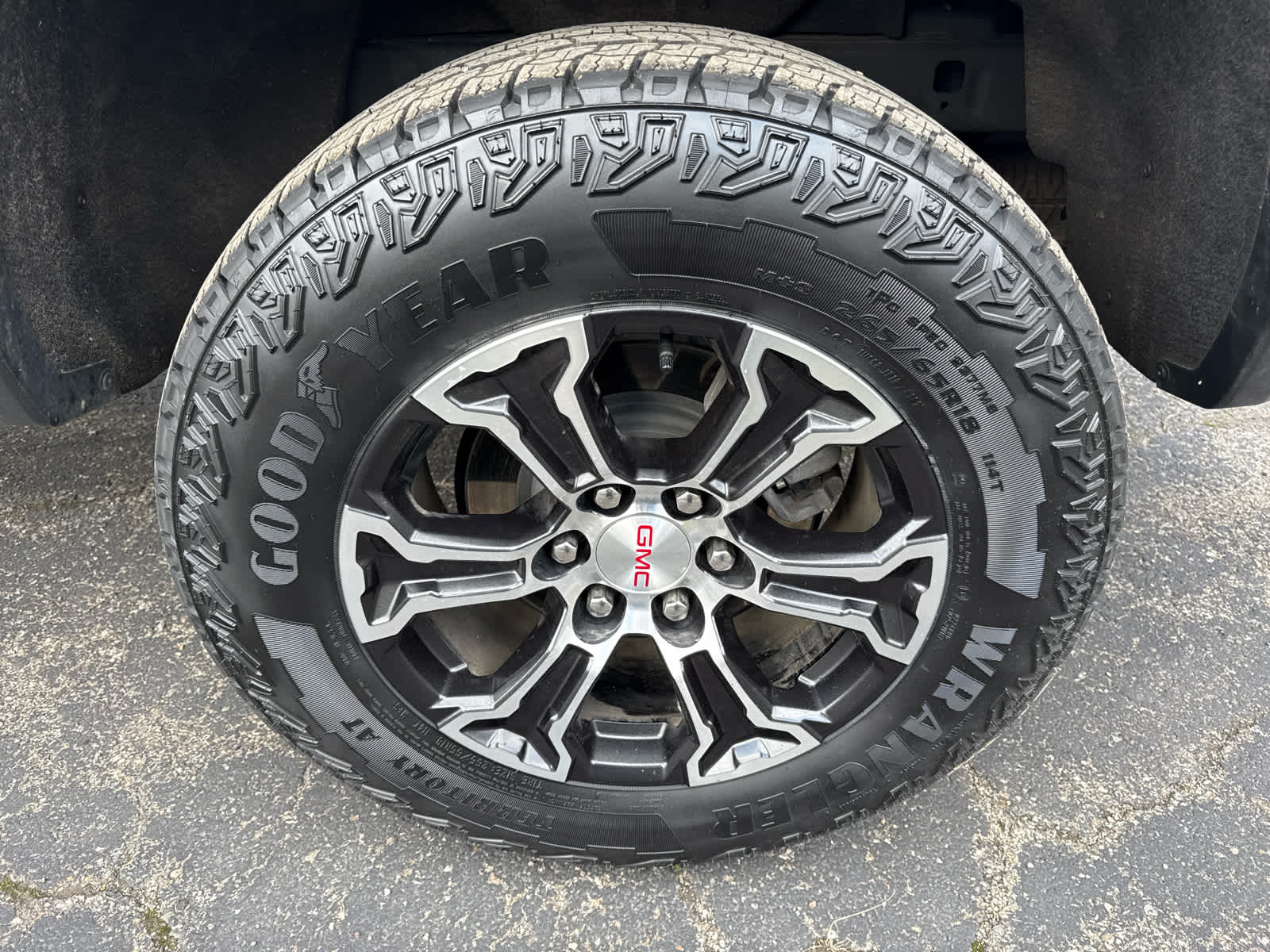 2024 GMC Canyon 4WD AT4 - 3