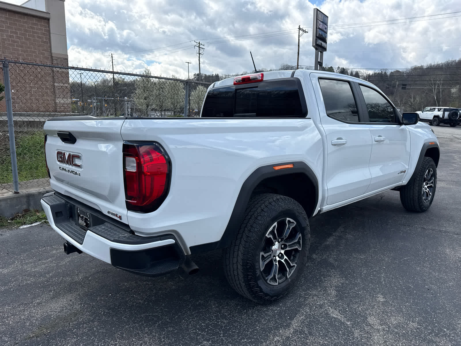 2024 GMC Canyon 4WD AT4 - 6