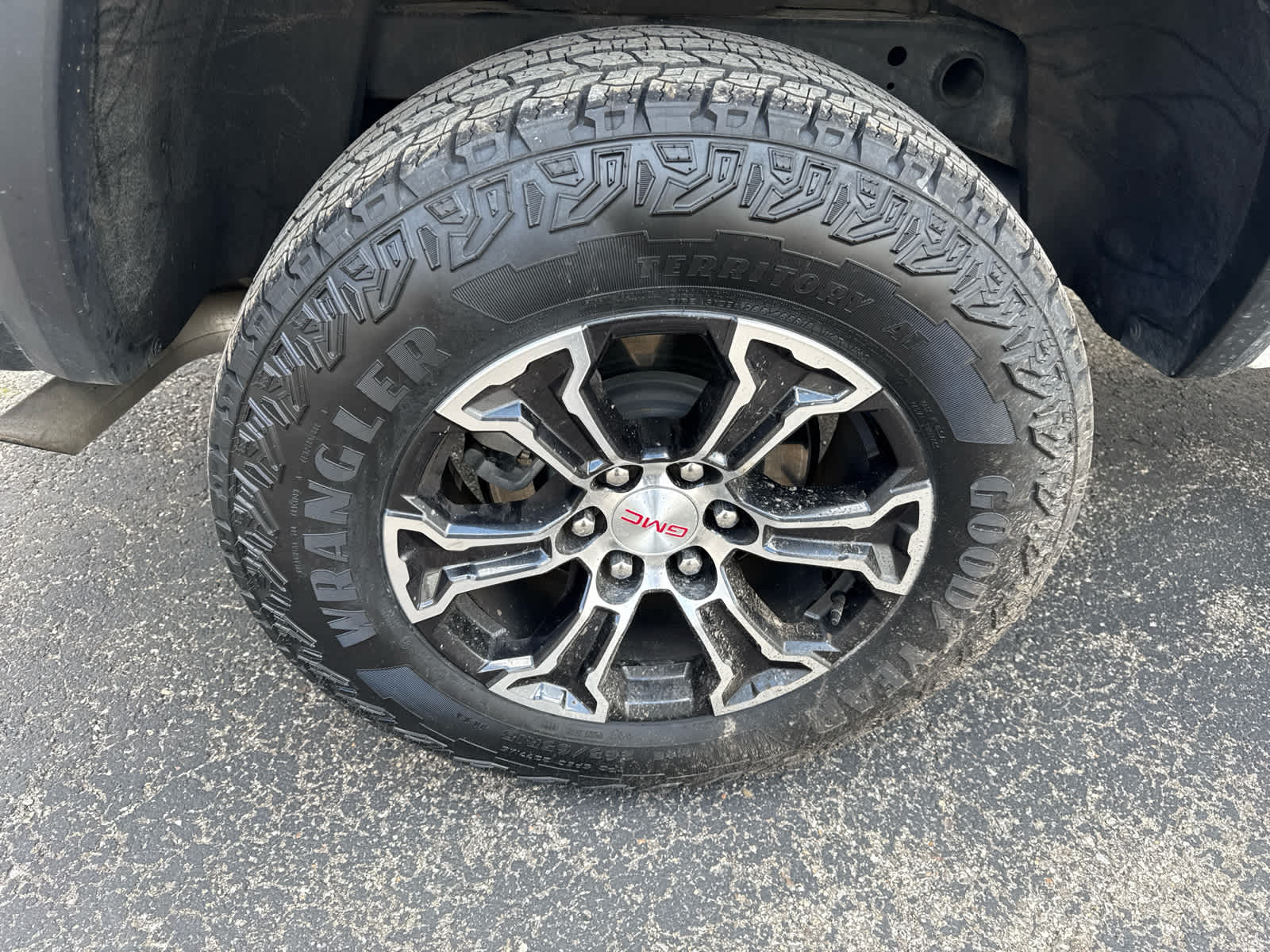 2024 GMC Canyon 4WD AT4 - 7