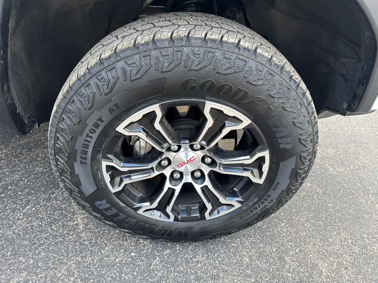 2024 GMC Canyon 4WD AT4 - 8