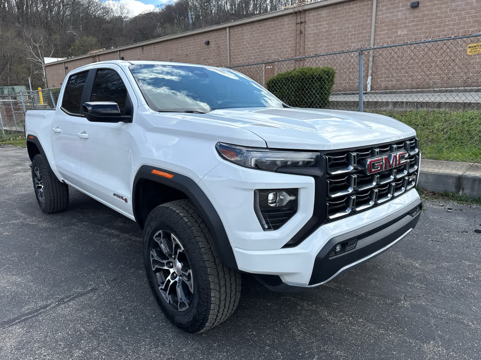 2024 GMC Canyon 4WD AT4 - 9