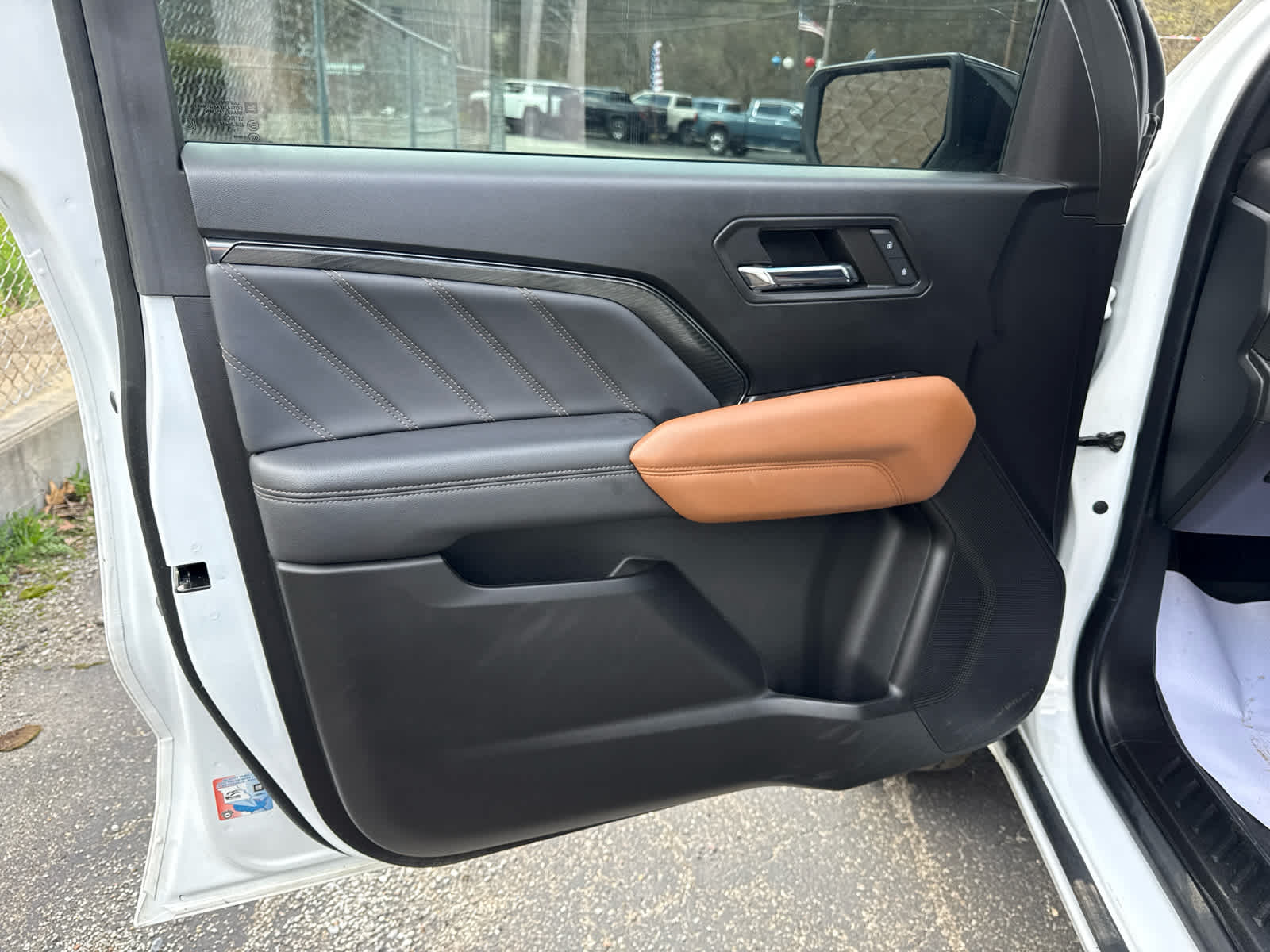 2024 GMC Canyon 4WD AT4 - 11