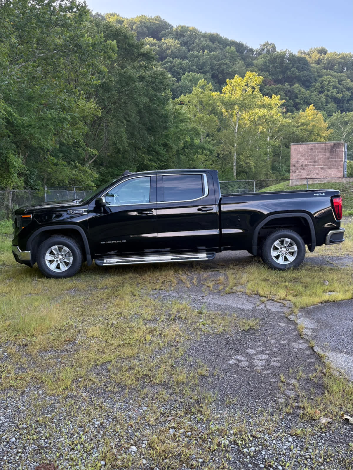 2023 GMC Sierra 1500 SLE Onyx Black at Joe Ball GMC