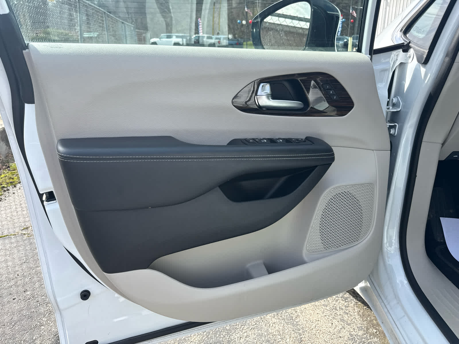 2024 Chrysler Pacifica Limited - 11