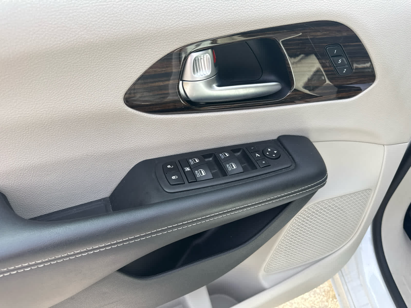 2024 Chrysler Pacifica Limited Bright White Clearcoat at Humes CDJR