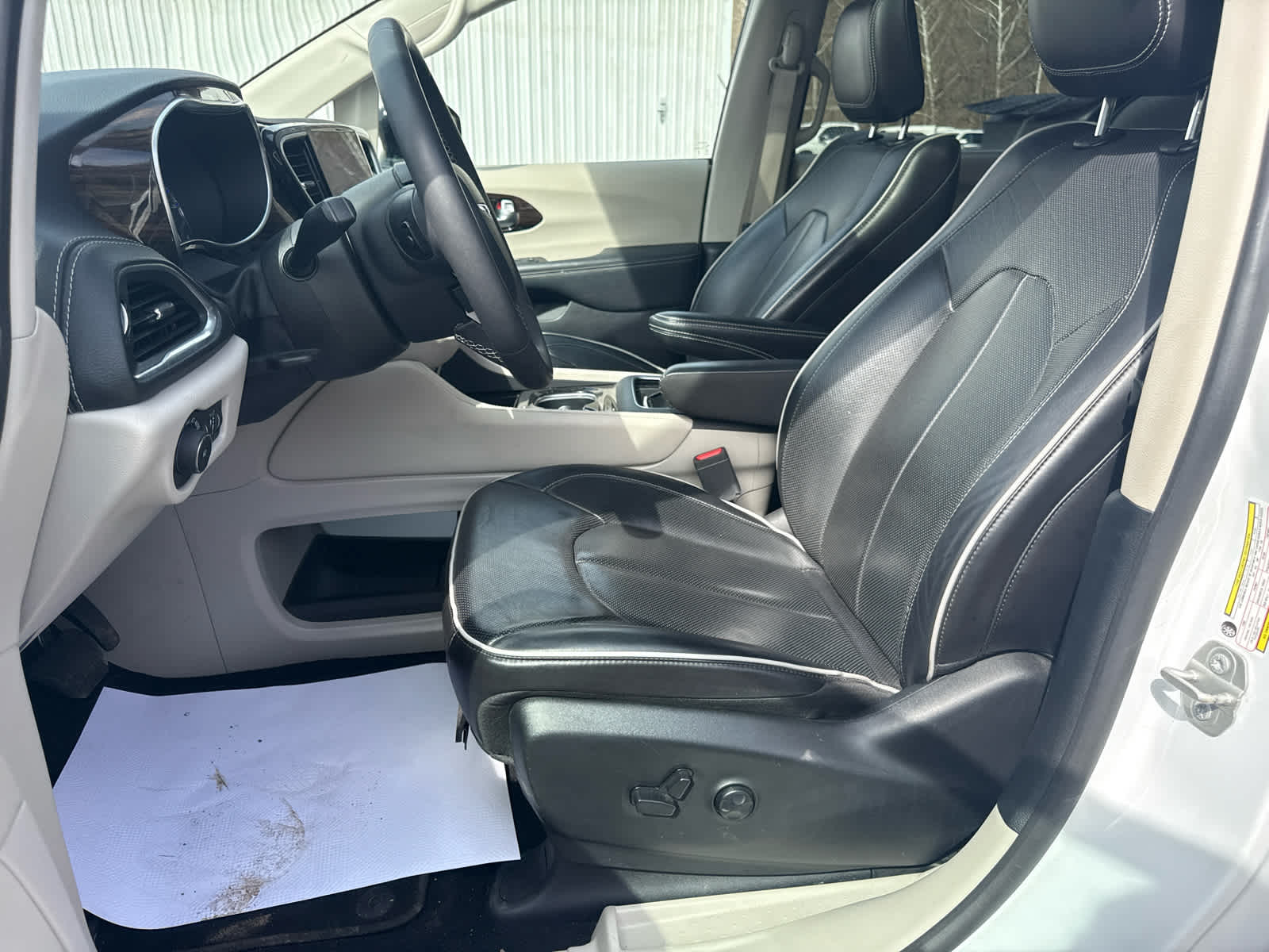 2024 Chrysler Pacifica Limited Bright White Clearcoat at Humes CDJR