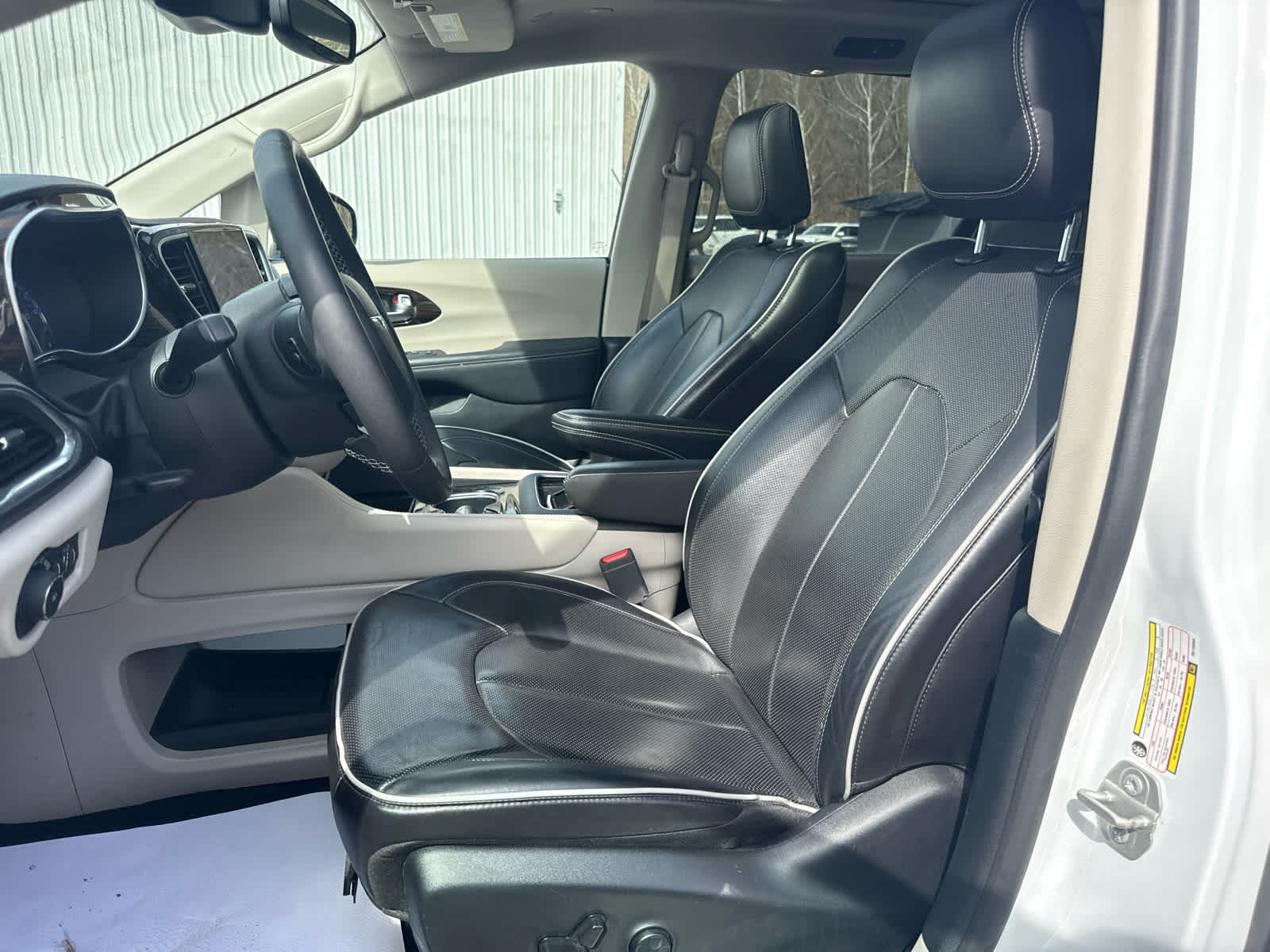 2024 Chrysler Pacifica Limited Bright White Clearcoat at Humes CDJR