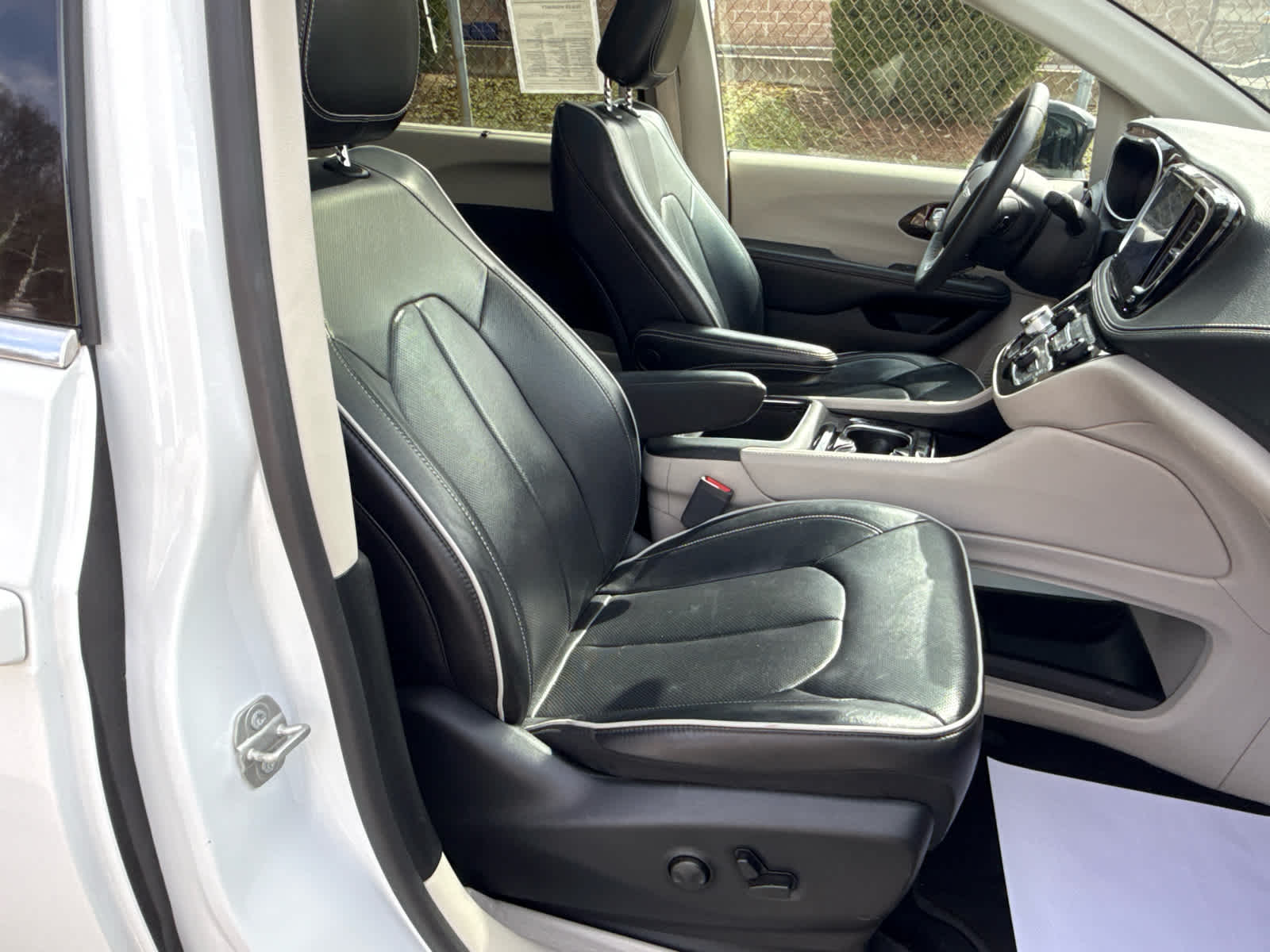 2024 Chrysler Pacifica Limited Bright White Clearcoat at Humes CDJR