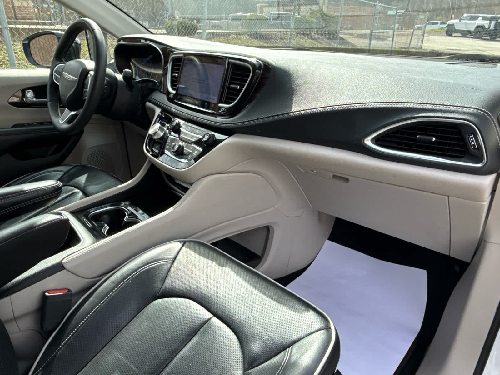 2024 Chrysler Pacifica Limited Bright White Clearcoat at Humes CDJR