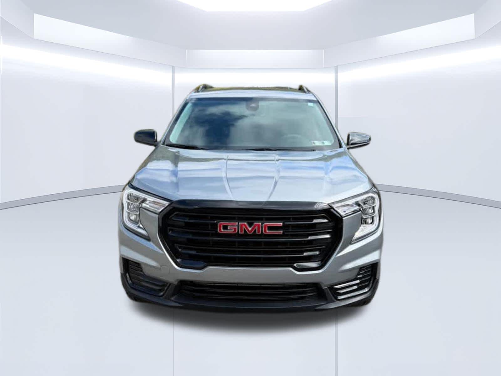 2024 GMC Terrain photo 2 of 20