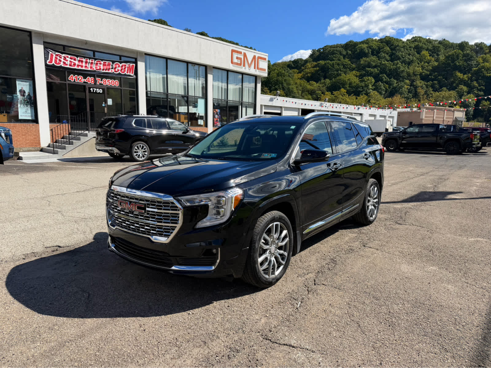 2024 GMC Terrain photo 2 of 22