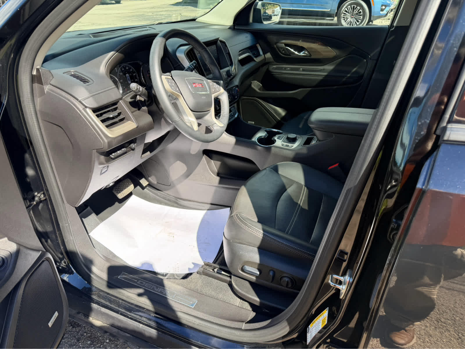 2024 GMC Terrain photo 10 of 22