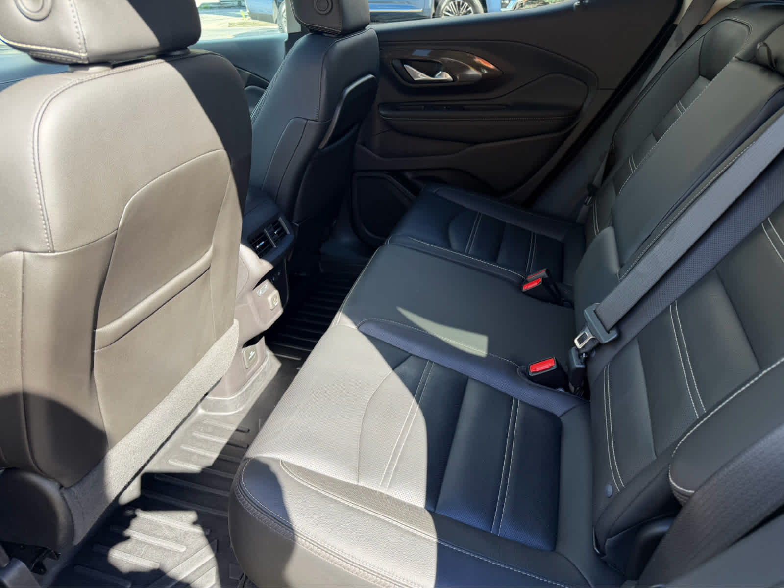 2024 GMC Terrain photo 18 of 22