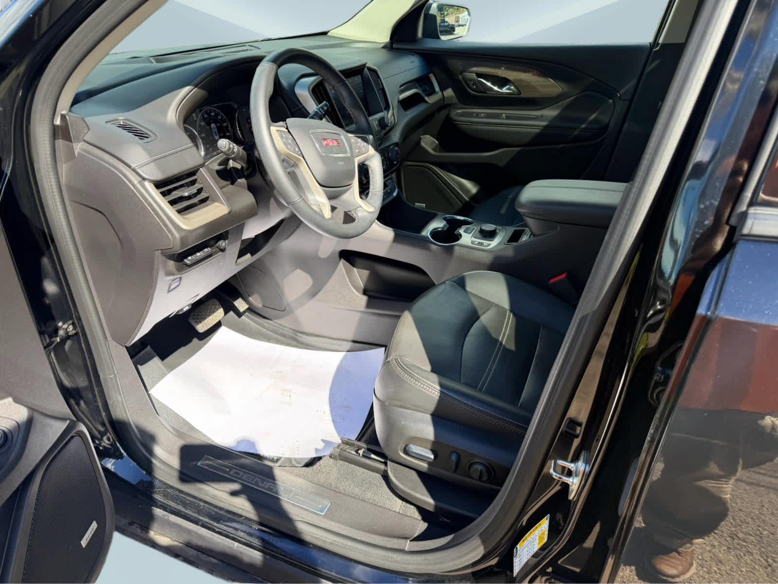 2024 GMC Terrain photo 10 of 22