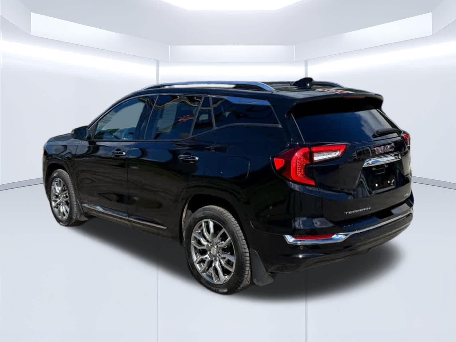 2024 GMC Terrain photo 4 of 22