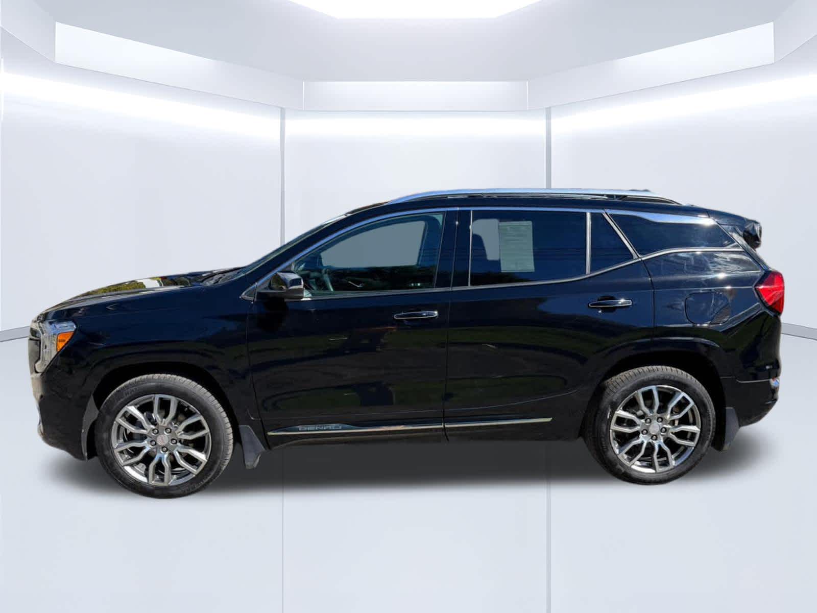 2024 GMC Terrain photo 3 of 22