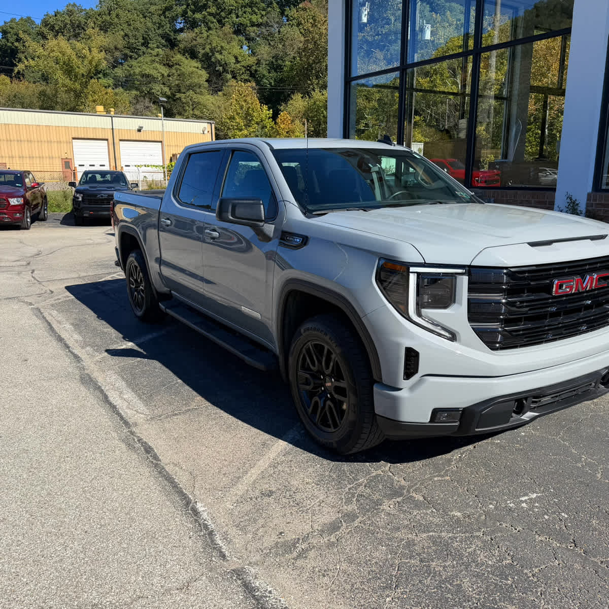 2024 GMC Sierra 1500 photo 2 of 23