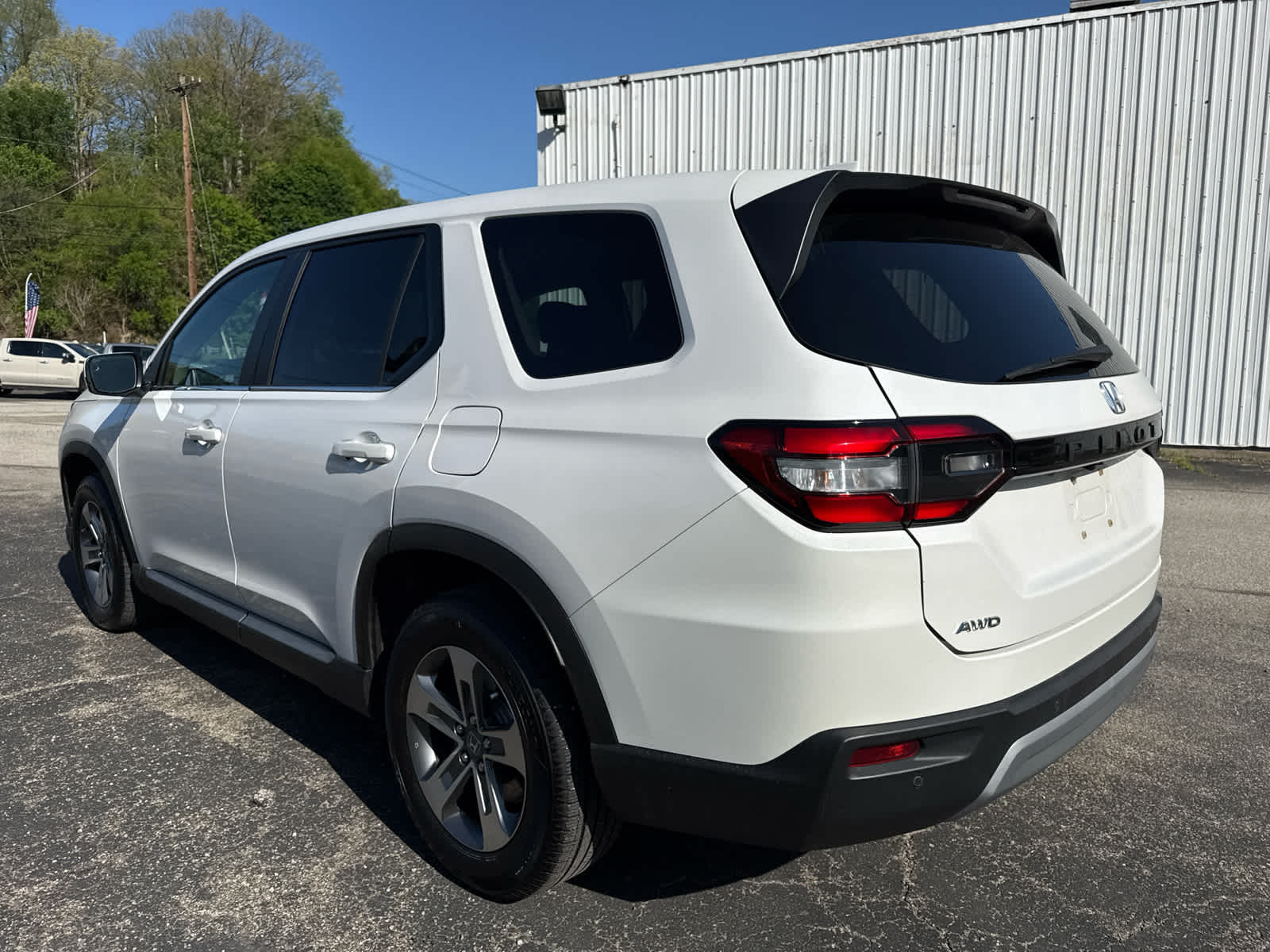 2023 Honda Pilot EX-L 8 Passenger Platinum White Pearl at Altoona Honda