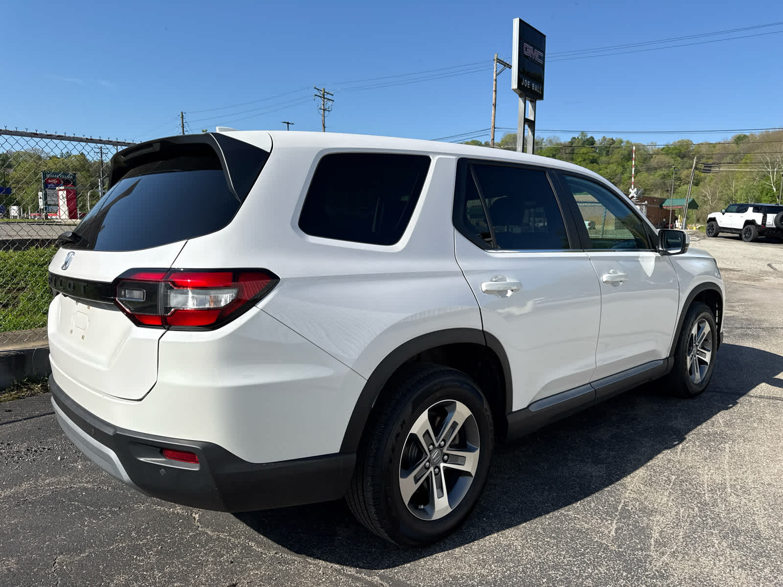 2023 Honda Pilot EX-L 8 Passenger Platinum White Pearl at Altoona Honda