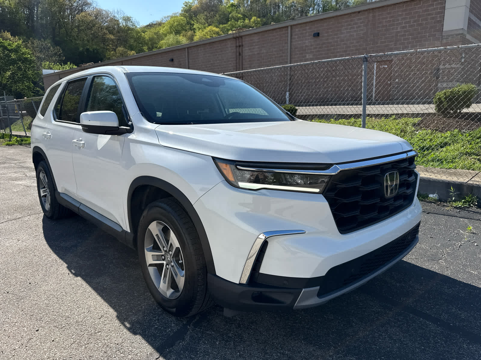 2023 Honda Pilot EX-L 8 Passenger Platinum White Pearl at Altoona Honda