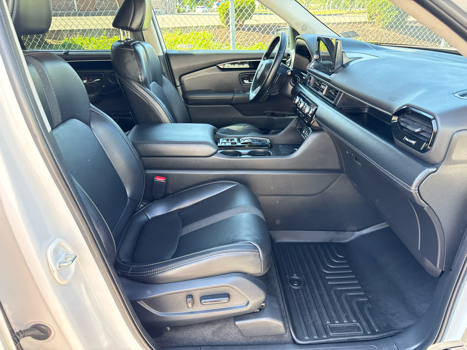 2023 Honda Pilot EX-L 8 Passenger Platinum White Pearl at Altoona Honda