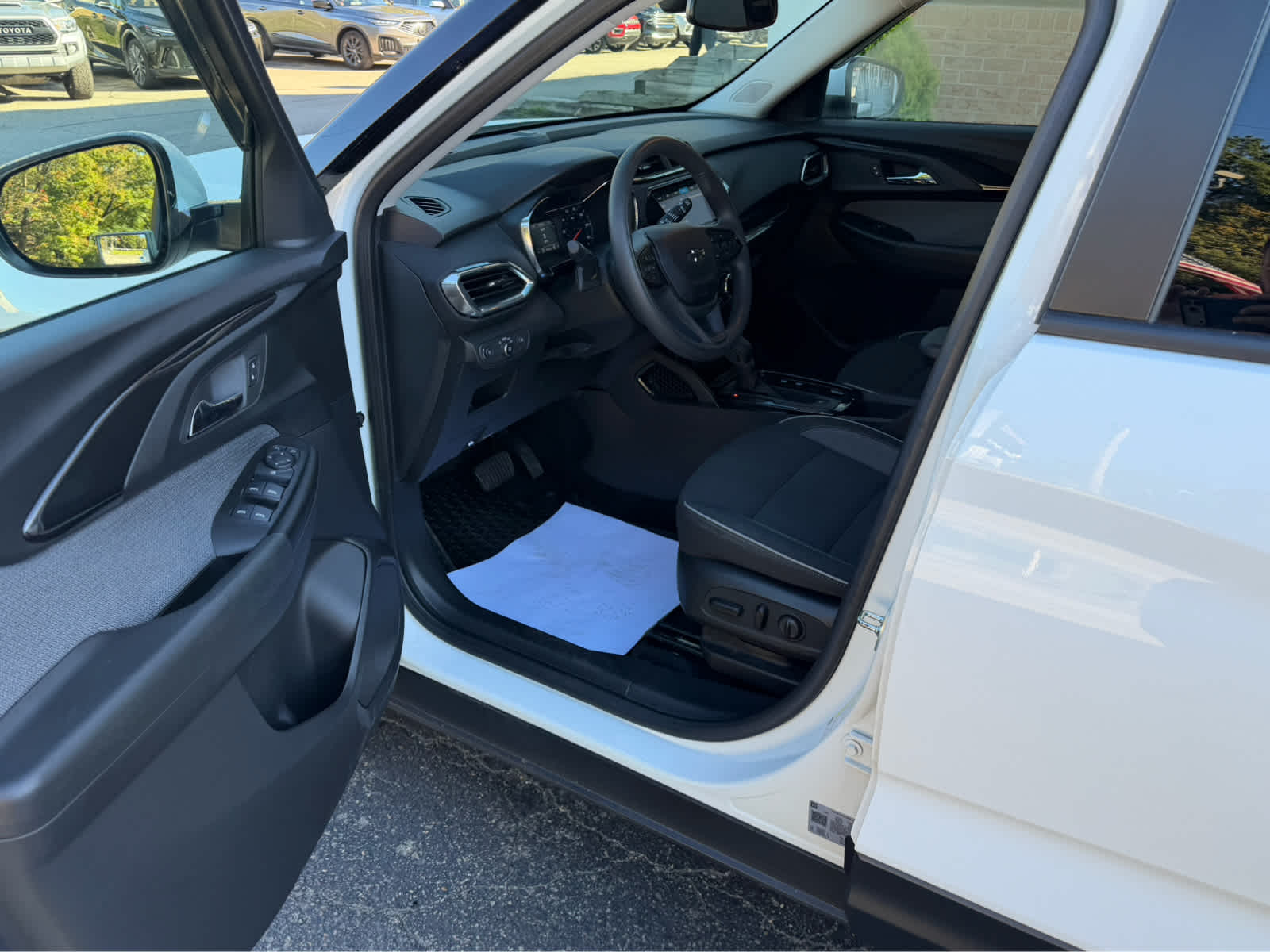 2023 Chevrolet Trailblazer photo 7 of 14