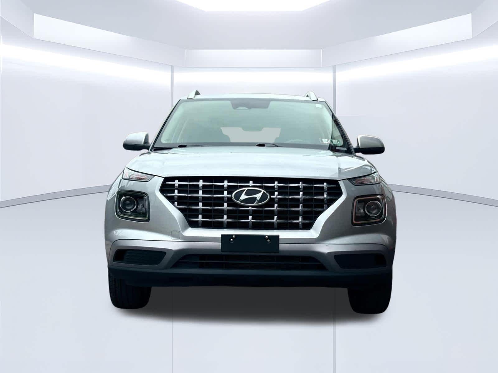 2025 Hyundai Venue photo 3 of 18