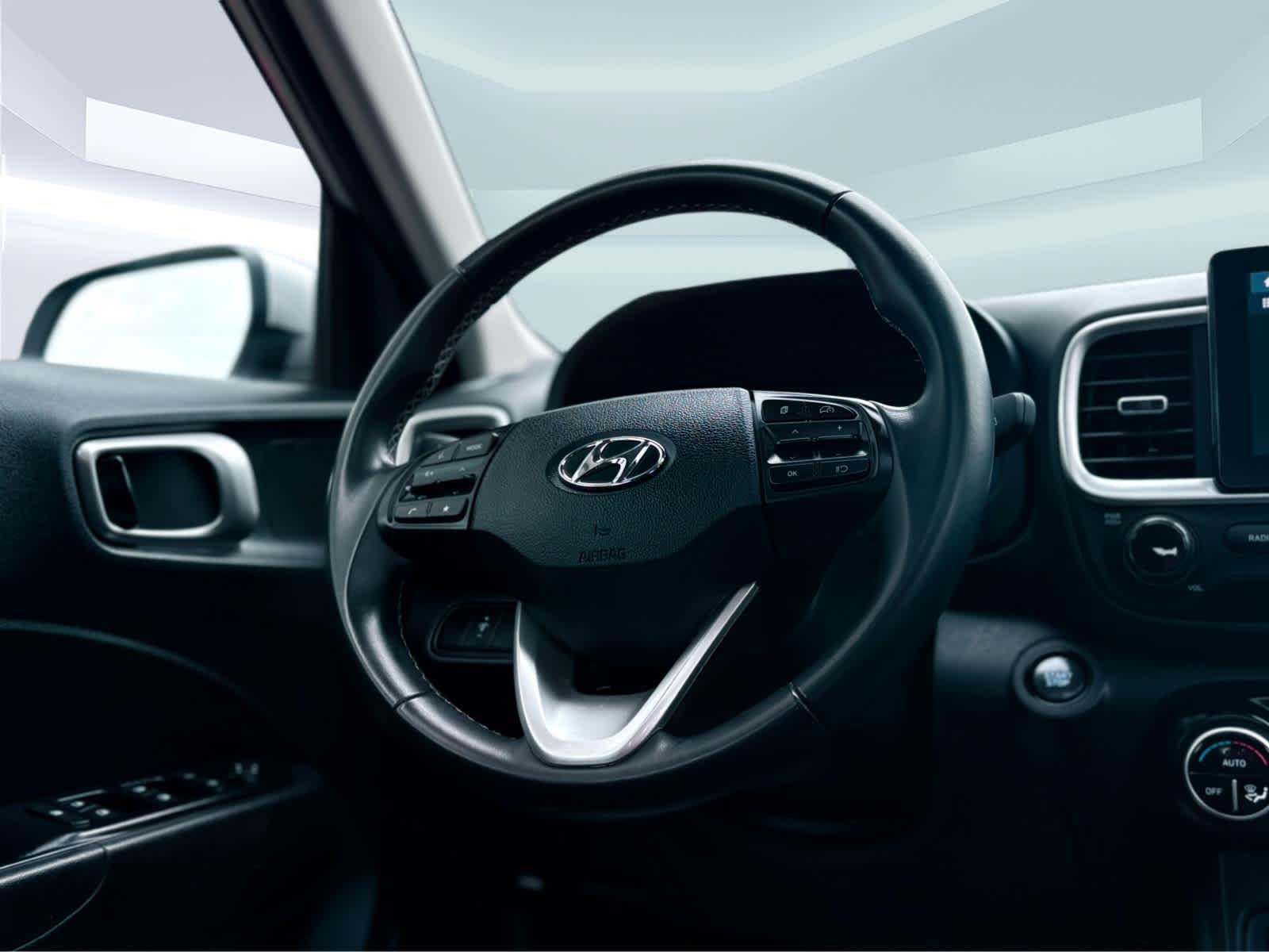 2025 Hyundai Venue photo 16 of 18