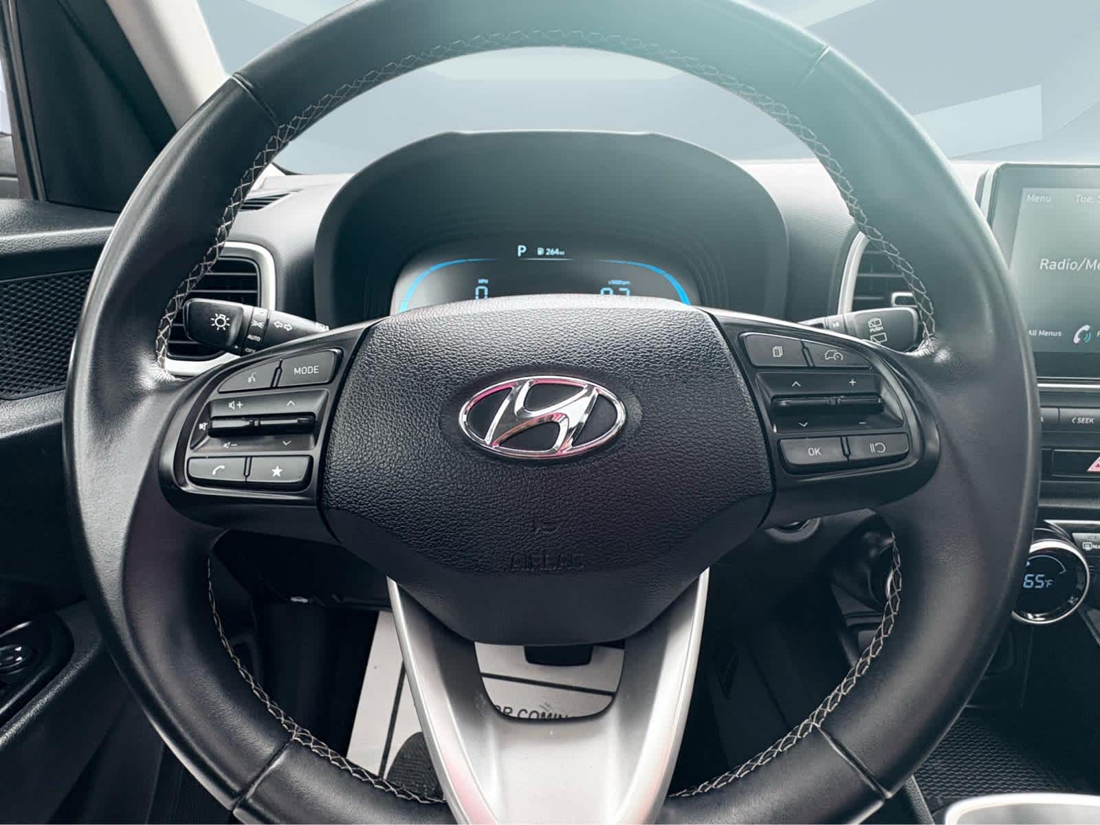 2025 Hyundai Venue photo 11 of 18