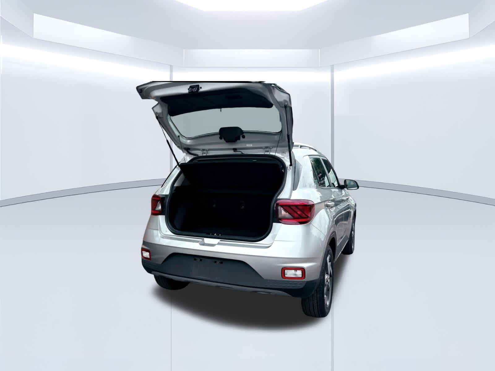 2025 Hyundai Venue photo 6 of 18