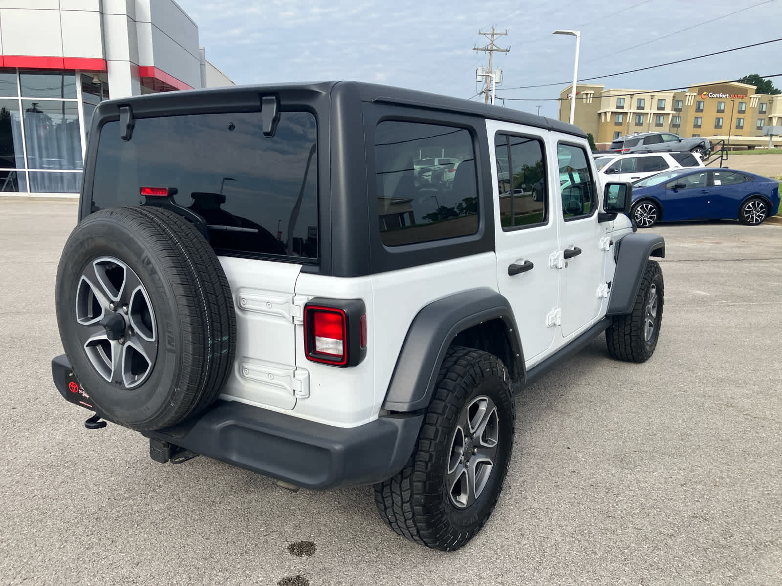 2023 Jeep Wrangler photo 7 of 40