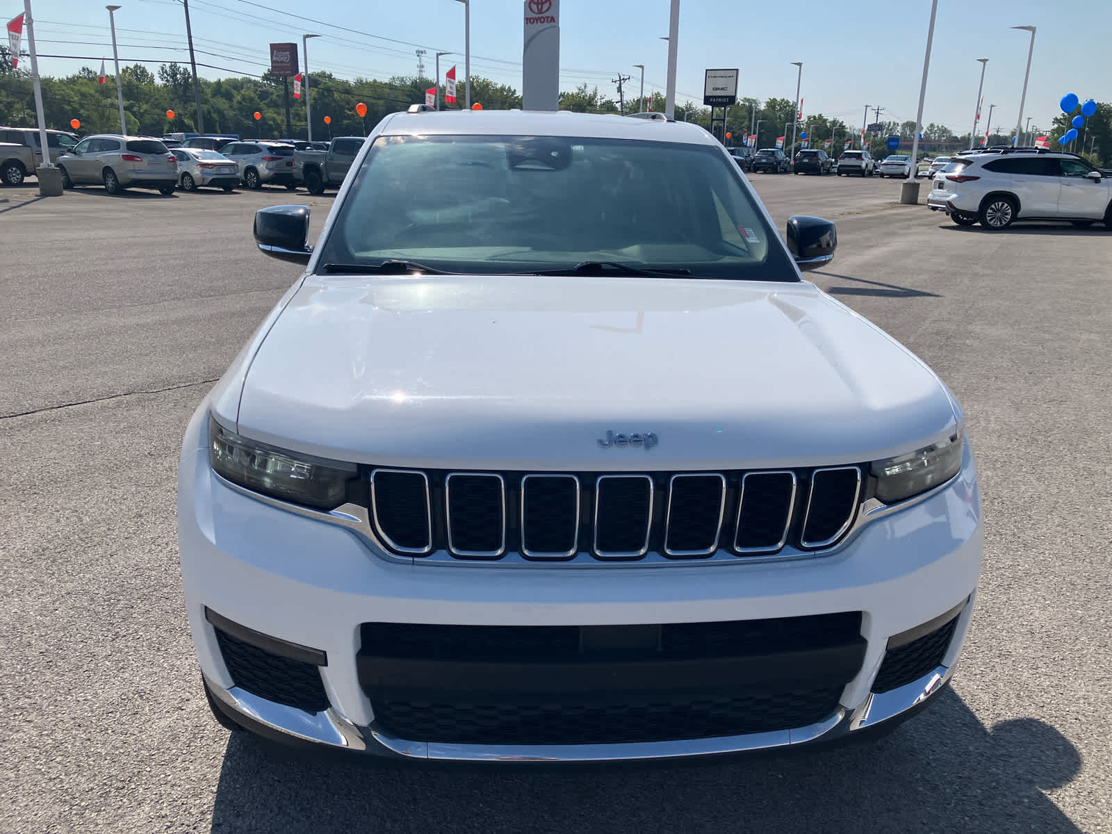 2023 Jeep Grand Cherokee L photo 2 of 42