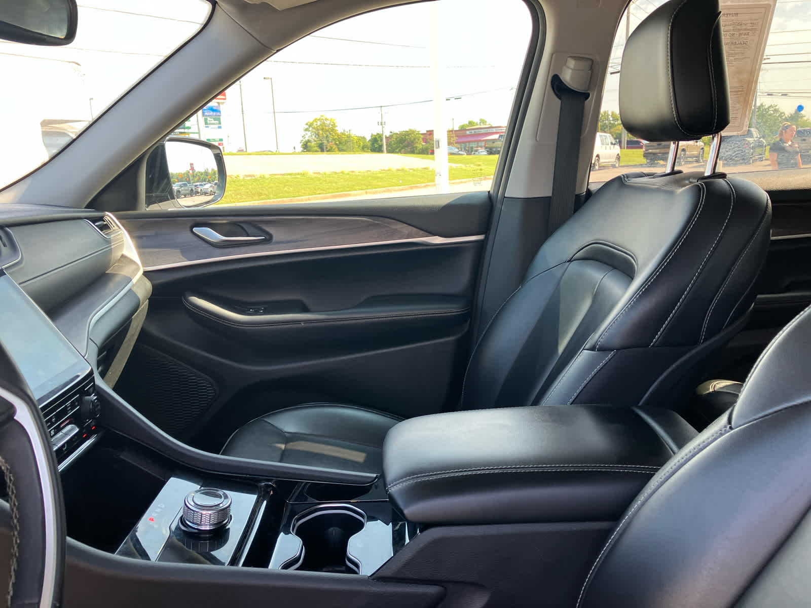 2023 Jeep Grand Cherokee L photo 10 of 42